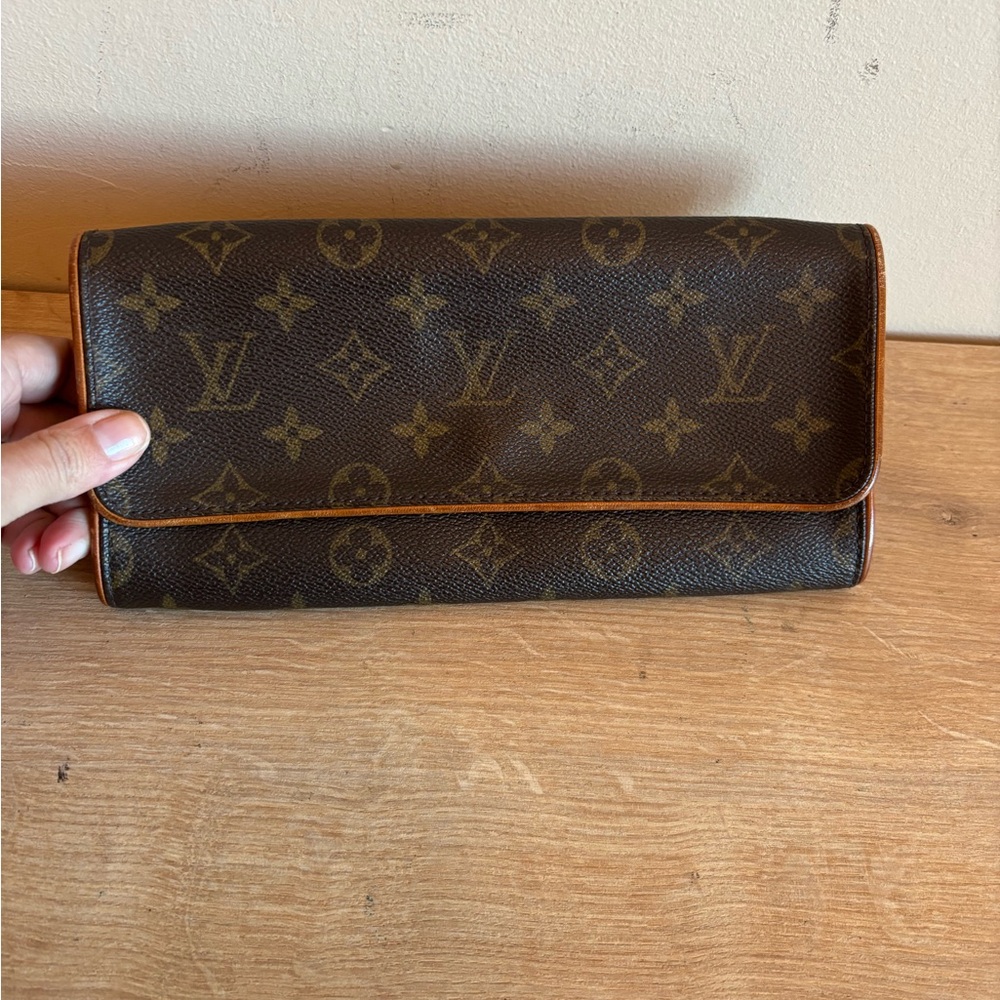 Authentic clutch monogram - Picture 3 of 10